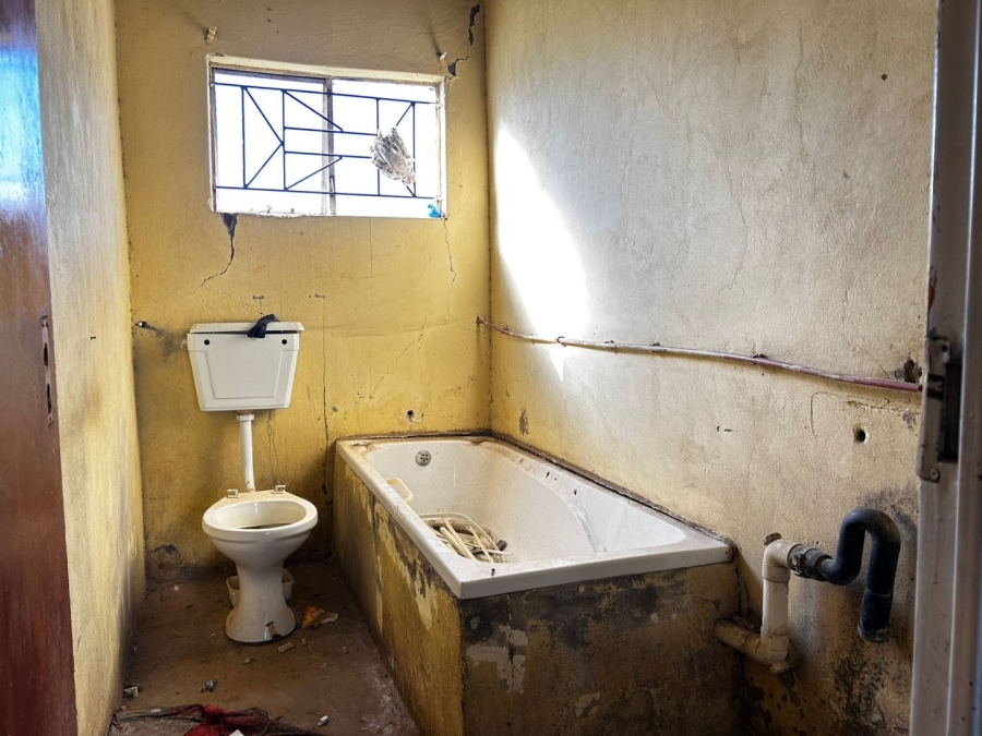 2 Bedroom Property for Sale in Bloemside 5 Free State